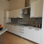 Апартаменты Maghetti - Modernized Flat In Historic Palazzo In The Center Of *