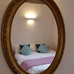 Maghetti - Modernized Flat In Historic Palazzo In The Center Of Апартаменты *
