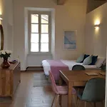 Апартаменты Maghetti - Modernized Flat In Historic Palazzo In The Center Of