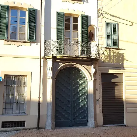 Maghetti - Modernized Flat In Historic Palazzo In The Center Of Apartment Luino