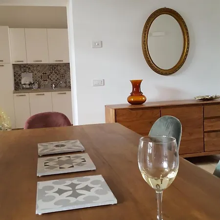 Maghetti - Modernized Flat In Historic Palazzo In The Center Of * Luino