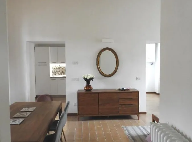 Appartamento Maghetti - Modernized Flat In Historic Palazzo In The Center Of