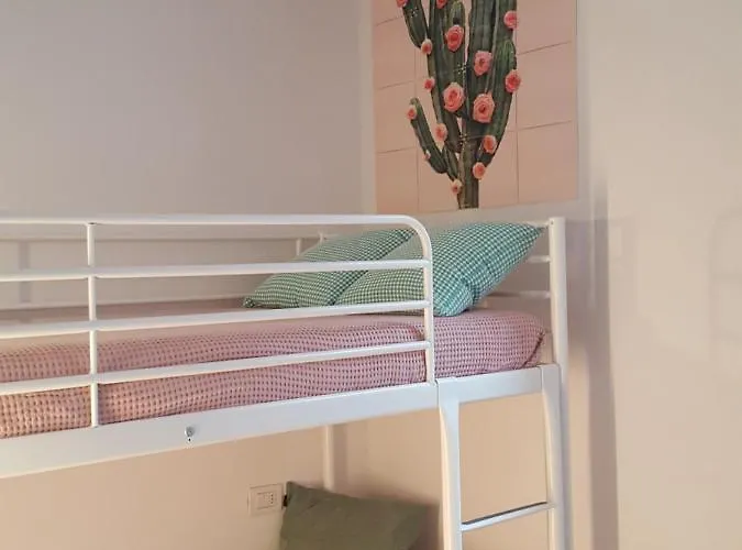 Maghetti - Modernized Flat In Historic Palazzo In The Center Of Luino