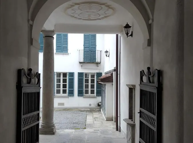 Maghetti - Modernized Flat In Historic Palazzo In The Center Of * Luino