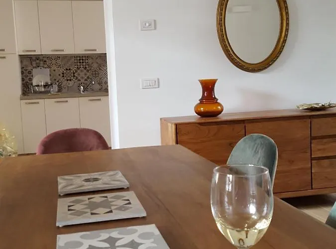 Maghetti - Modernized Flat In Historic Palazzo In The Center Of * Luino