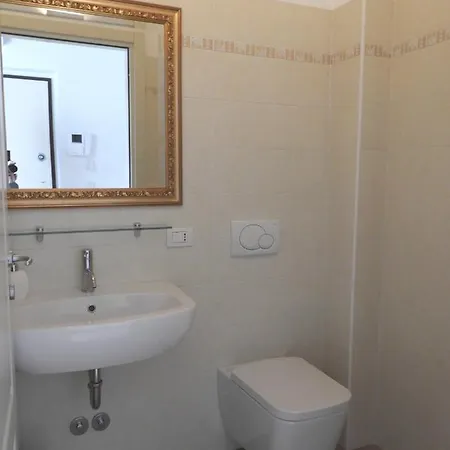 Appartement Maghetti - Modernized Flat In Historic Palazzo In The Center Of