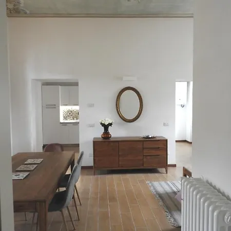 Apartment Maghetti - Modernized Flat In Historic Palazzo In The Center Of