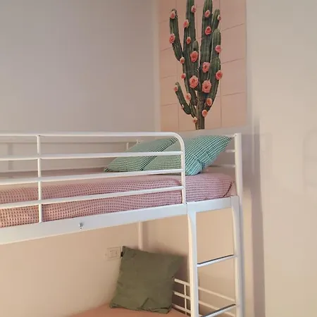 Maghetti - Modernized Flat In Historic Palazzo In The Center Of Luino