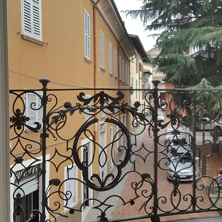 Maghetti - Modernized Flat In Historic Palazzo In The Center Of * Luino
