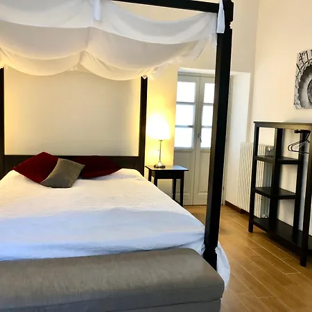 Maghetti - Modernized Flat In Historic Palazzo In The Center Of Luino