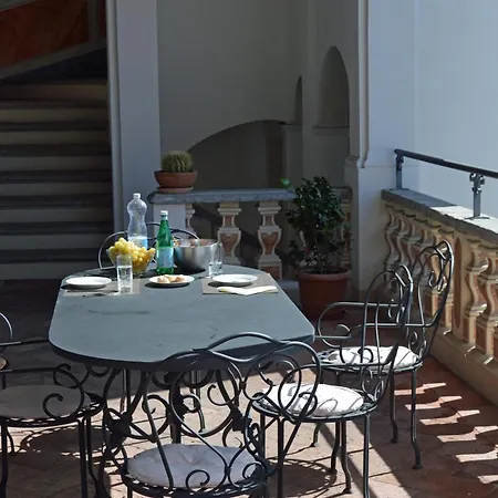 Maghetti - Modernized Flat In Historic Palazzo In The Center Of Apartment Luino