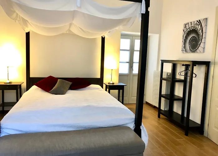 Maghetti - Modernized Flat In Historic Palazzo In The Center Of 루이노